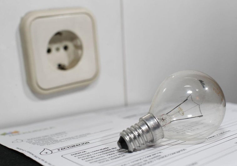 El Gobierno asume que la factura de la luz subirá tras el apagón