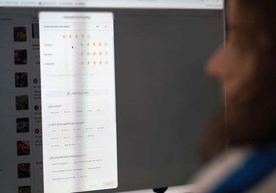 Página de valoración con estrellas e información concreta del producto que los usuarios pueden rellenar y publicar en internet.