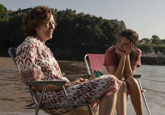 Susi Sánchez y Laia Costa en 'Cinco lobitos'.
