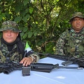 Dos miembros de un grupo disidente de las Farc.