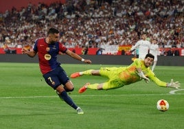 Ferran Torres bate a Courtois en la reciente final de la Copa del Rey en Sevilla.
