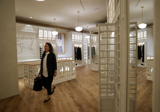 Imagen de la primera tienda de Zara, remodelada para el 50 aniversario.