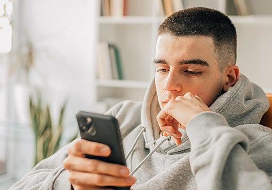 Batería baja, vibración fantasma... los síndromes tecnológicos que 'atacan' más a los jóvenes