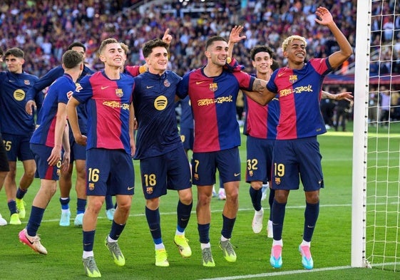Los jugadores del Barça celebran una nueva victoria azulgrana en el clásico.