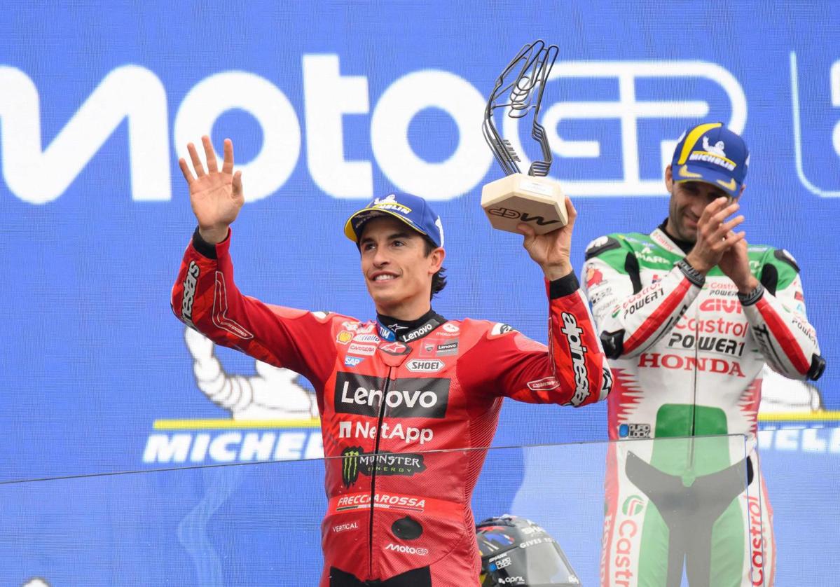 Marc Márquez celebra su segundo puesto en la carrera de Le Mans.