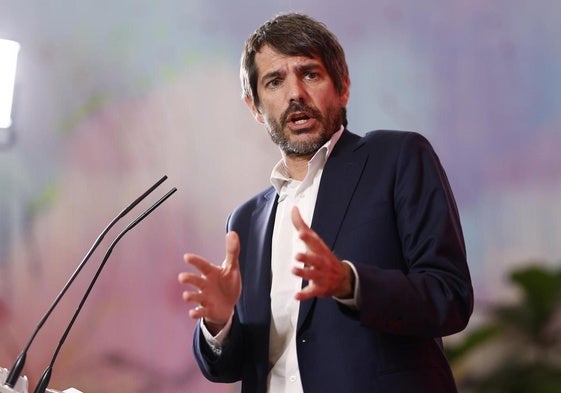 El ministro de Cultura y portavoz de Sumar, Ernest Urtasun, durante la rueda de prensa de este lunes.
