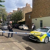 La Policía acordonó la calle de Kentish Town donde fue declarado uno de los incendios.