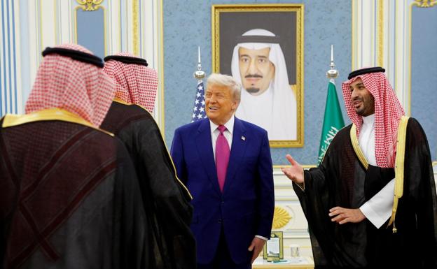 Bin Salmán y Trump, en la Corte Real de Riad.