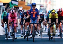 Van Uden se impone al sprint en Lecce
