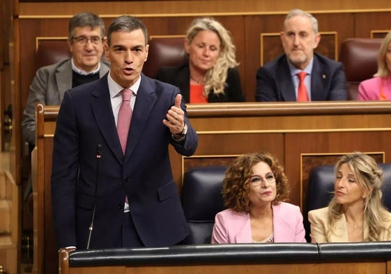 Pedro Sánchez, María Jesús Montero y Yolanda Díaz en la sesión de control de este miércoles