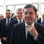 El presidente de la Junta de Castilla y León, Alfonso Fernández Mañueco, junto a el presidente del Principado de Asturias, Adrián Barbón y el presidente de la Xunta de Galicia, Alfonso Rueda.