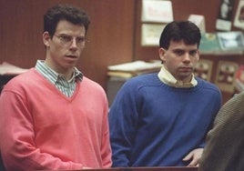 Erik y Lyle Menéndez, durante una vista de su proceso judicial iniciado en 1992 en Los Ángeles.