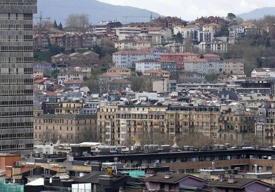 Vista de viviendas de San Sebastián desde Aldakonea, con Egia en primer término.