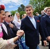 Feijóo visita junto al alcalde de Madrid la Pradera de San Isidro, patrón de la capital.