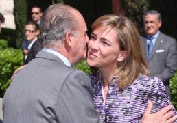 Cómo es la relación del rey Juan Carlos con sus hijas Elena y Cristina y cuál de las dos infantas es su favorita