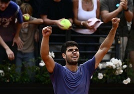 Carlos Alcaraz celebra una victoria en Roma.