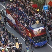 El Barça desata la locura en la celebración del doblete Liga-Copa