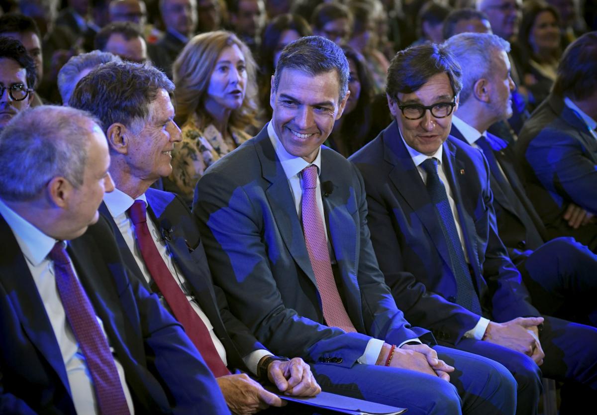 La empresa catalana fía al impacto político de la opa el veto del Gobierno a la fusión