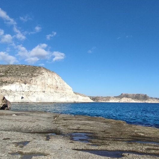 La ruta por el Cabo de Gata que pasa por calas recónditas y paradisiacas en las que podrás darte el mejor baño para inaugurar la temporada