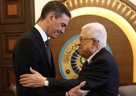 Pedro Sánchez, con Mahmud Abás, el presidente de la Autoridad Palestina.