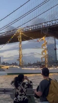 Dos muertos y 20 heridos en el choque de un buque escuela mexicano contra el puente de Brooklyn
