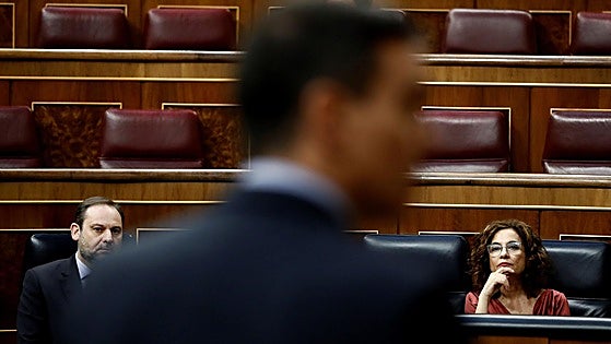 Ábalos somete a martirio al PSOE