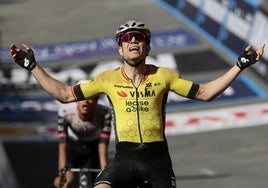 Van Aert se impone en Siena a Del Toro, nuevo líder del Giro, en un gran final de etapa