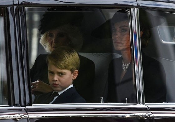 El príncipe George prepara su futuro como heredero al trono de Inglaterra