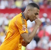 Mbappé acerca la Bota de Oro tumbando al Sevilla