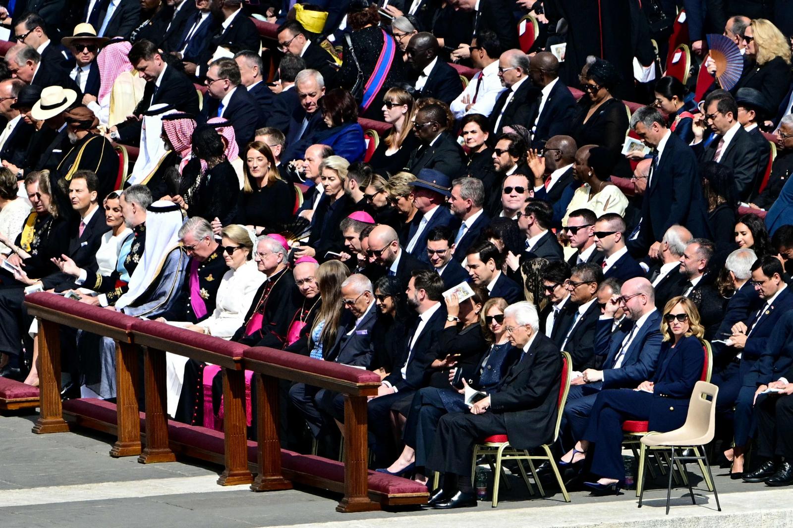 Hasta 156 líderes mundiales acuden a la ceremonia en la que Robert Prevost recibirá el palio y el Anillo del Pescador.