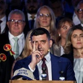 El candidato ultra rumano George Simion anuncia que no concede la victoria a su rival.