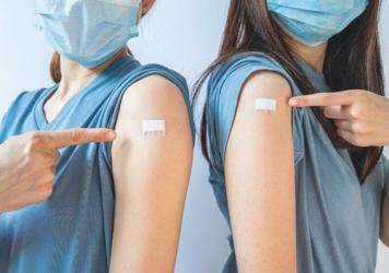 ¿Derecho o izquierdo? El brazo donde te vacunaste contra la covid importa