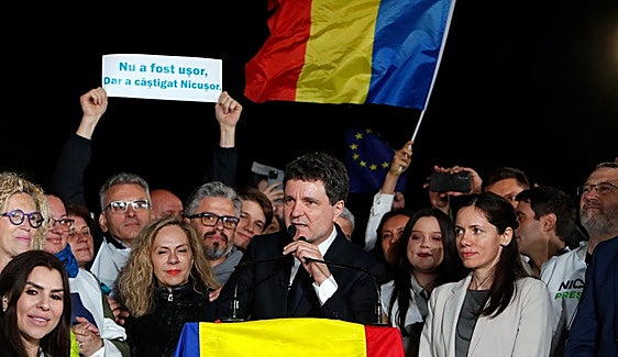 El europeísta Dan frena al 'ultra' Simion en las presidenciales de Rumanía