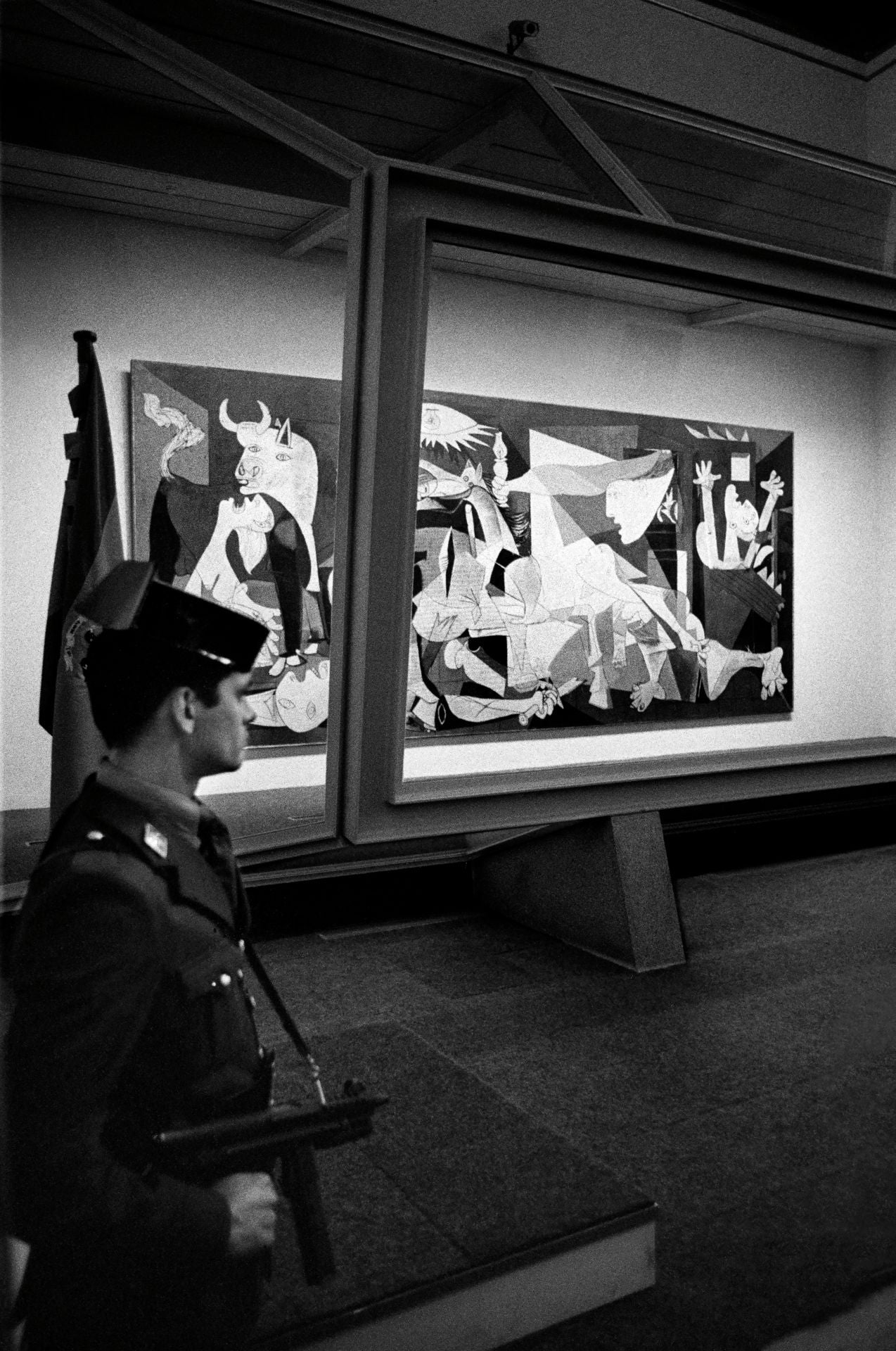 El último exiliado: Guernica. Llegada a Madrid y traslado al Casón del Buen Retiro, 1981.