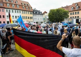 Seguidores del partido ultraderechista AfD, en una movilización en la localidad de Apolda, en el este de Alemania.