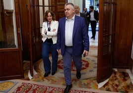 El secretario de Organización del PSOE, Santos Cerdán, en los pasillos del Congreso