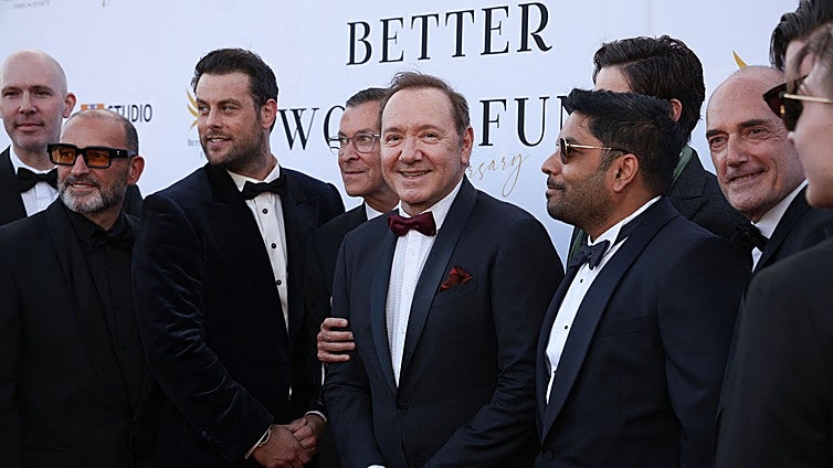 Kevin Spacey denuncia una caza de brujas en un homenaje en Cannes al que no acuden sus compañeros