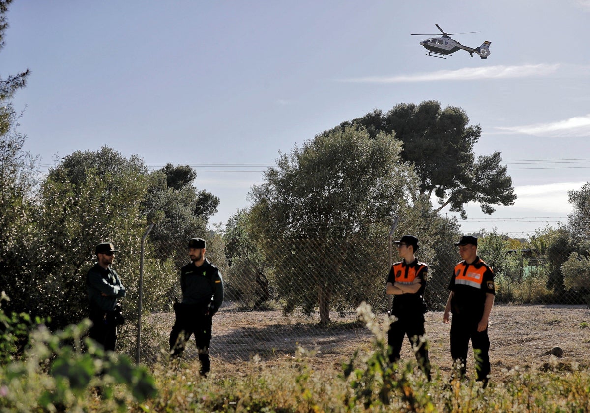 Police forces are searching for two minors who disappeared around Valencia.
