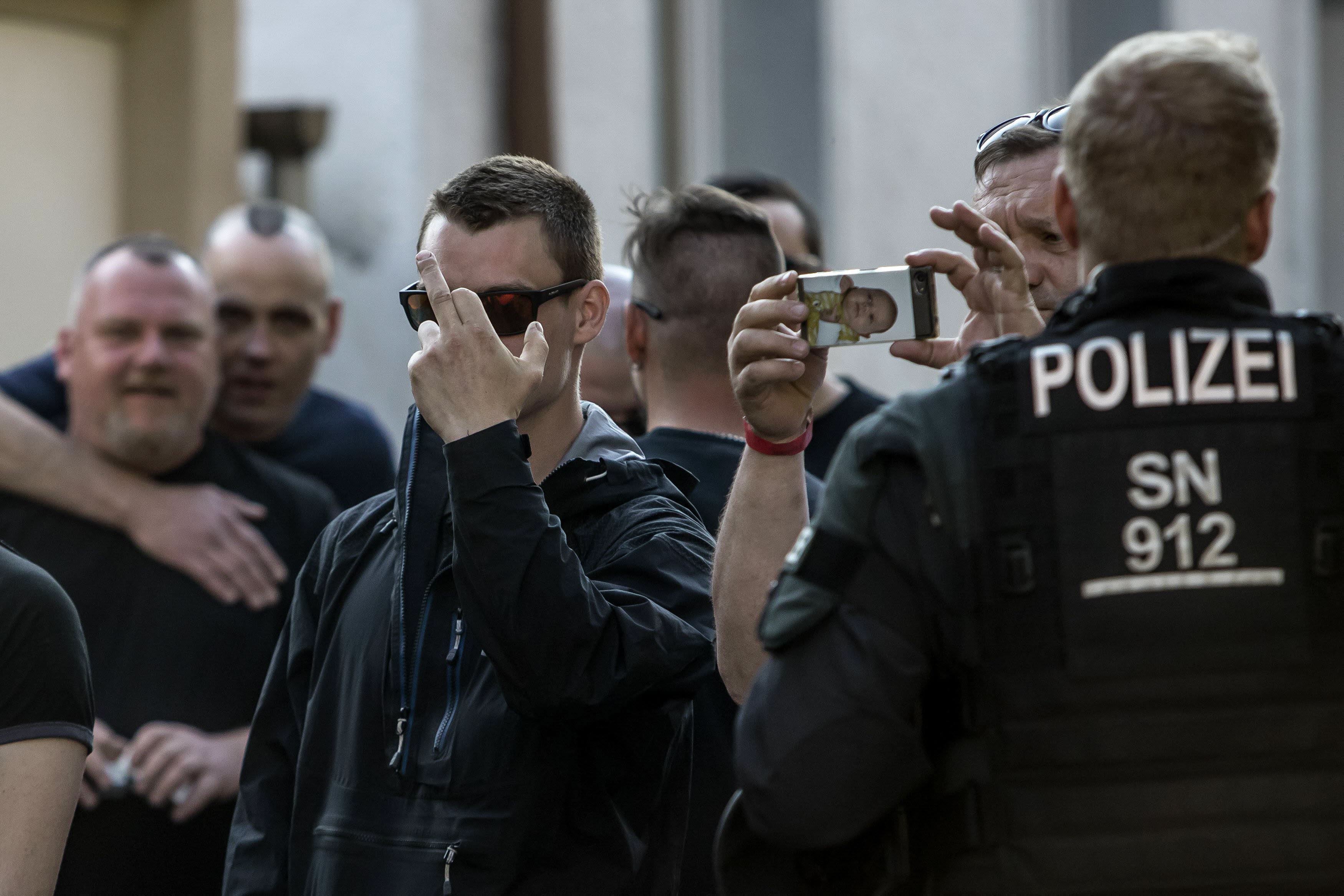 Foto de archivo de varios miembros de un grupo neonazi alemán.