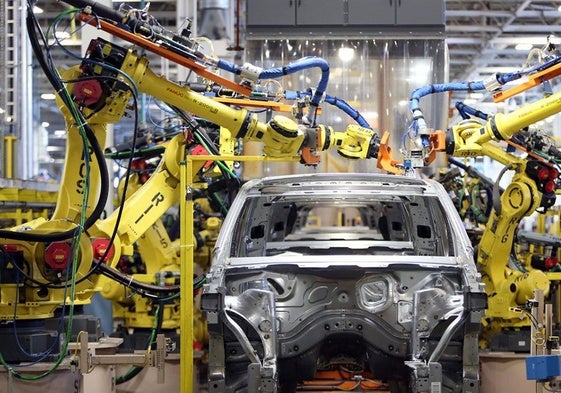 En abril, uno de cada diez vehículos fabricados en España ha sido electrificado