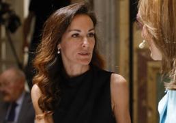 La sorprendente reaparición de Telma Ortiz, la hermana de la reina Letizia: con un elegante look de Mango y junto a dos ex presidentes