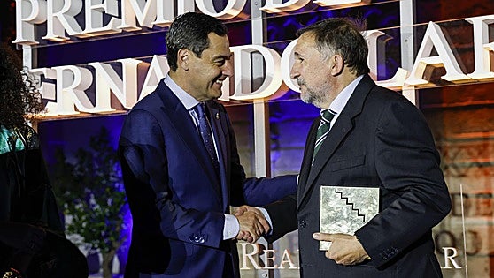 Vila-Sanjuán gana el Premio Fernando Lara por su novela 'Misterio en el barrio Gótico'