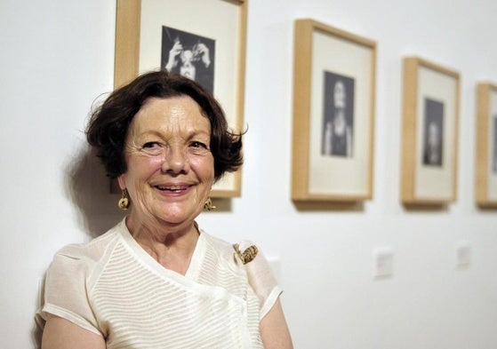 La fotógrafa mexicana Graciela Iturbide, en su exposición «Graciela Iturbide. Retrospectiva 1969-2008» en 2011