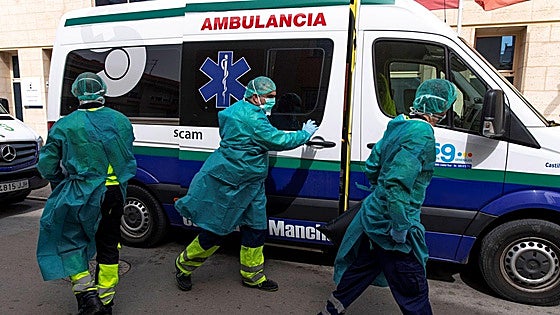 Un juez imputa a dos exaltos cargos de Ayuso en la investigación por las muertes en residencias durante la pandemia