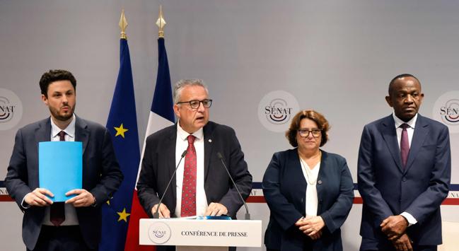 Los senadores Burgoa, Ouzille, Guhl y Oili presentan el informe.