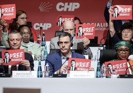 Pedro Sánchez pide la liberación del alcalde de Estambul, Ekrem Imamoglu, durante la reunión de la Internacional Socialista en la capital turca.