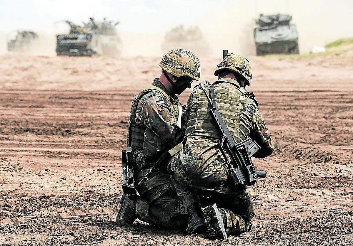 Dos soldados alemanes durante unos ejercicios conjuntos de la OTAN.