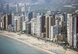 Bloques de viviendas en la costa de Benidorm.