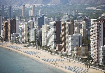Los precios en la costa se disparan con la mitad de las casas en manos extranjeras