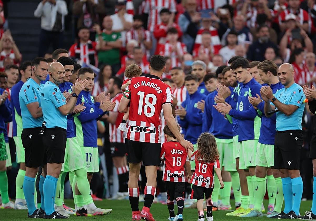 The emotional farewell of Óscar de Marcos at San Mamés.